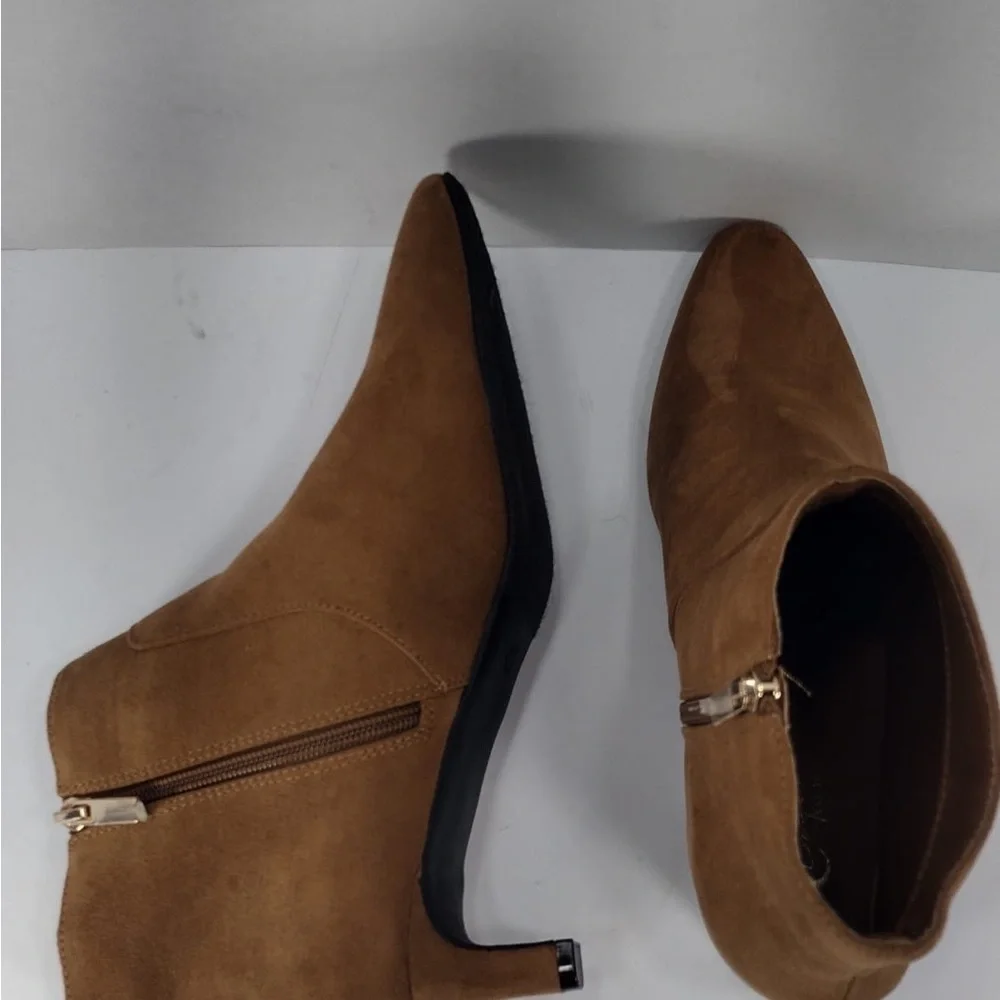 Women’s Tan Suede Boots size 10  brand new no tags